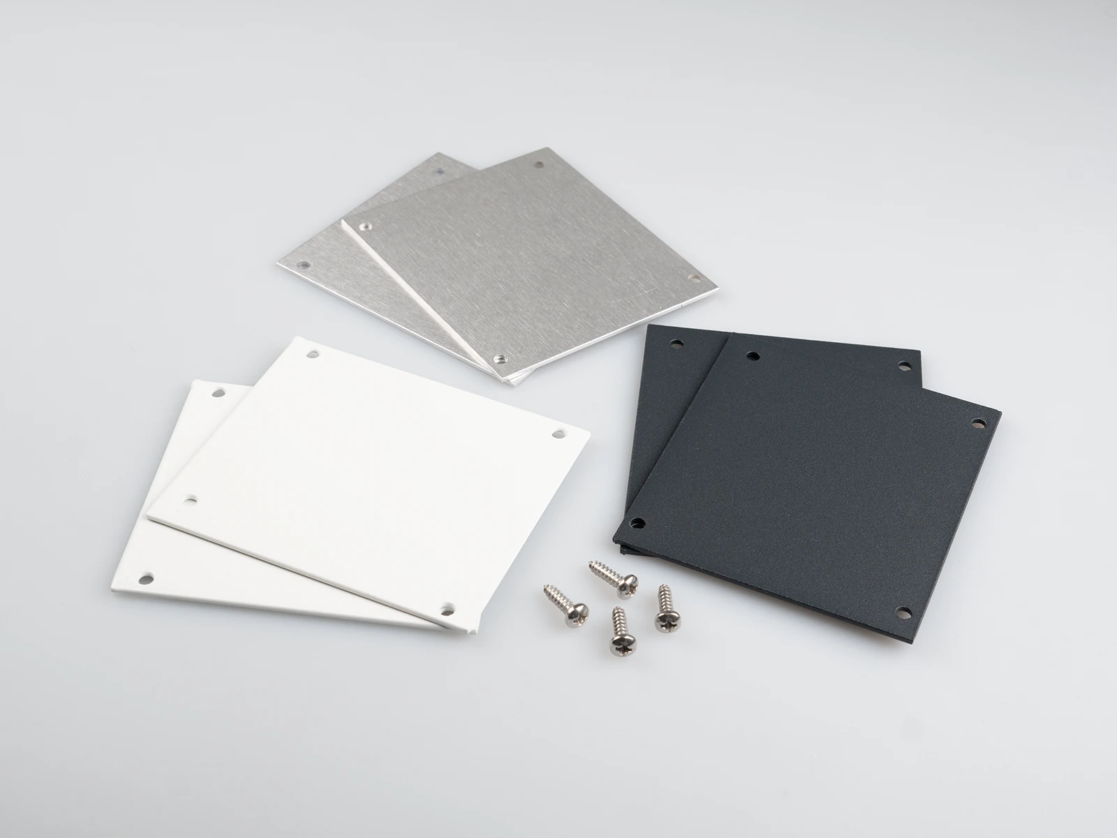 Seitenteile für Kastenrinne in pressblank, weiß und anthrazit inklusive Schrauben