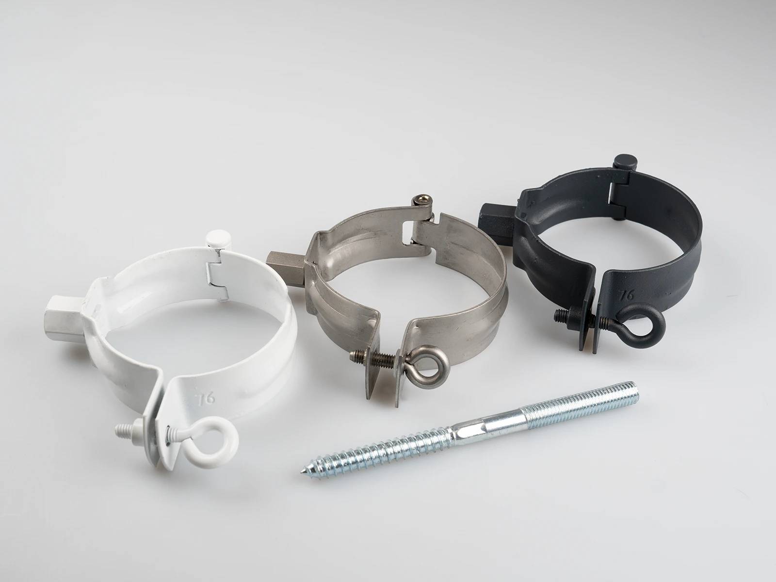 Rohrschellen zur Halterung von 80 mm Fallrohren