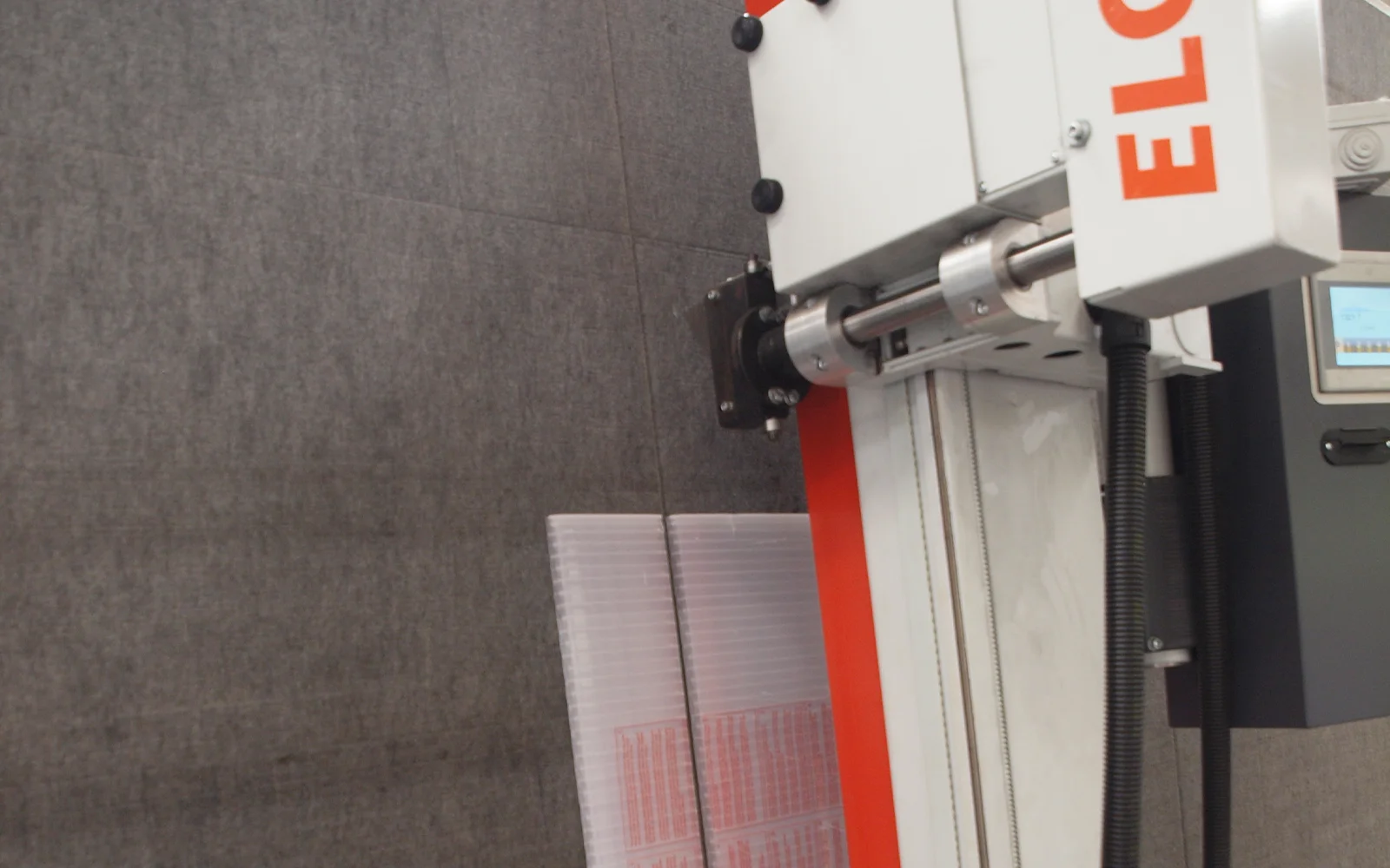 Polycarbonat Hohlkammerplatte 10 mm wird zugeschnitten Zuschnitt von 10 mm Hohlkammerplatte