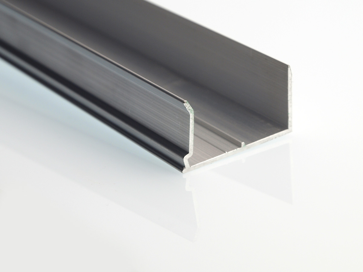Kantenschutz mit Tropfkante für 32 mm Platten Kantenschutz mit Tropfkante für 32 mm Platten